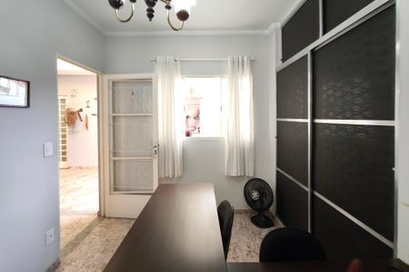 Casa à venda com 305m², 4 quartos e 3 vagasQuarto de Serviço