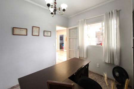 Casa à venda com 305m², 4 quartos e 3 vagasQuarto de Serviço