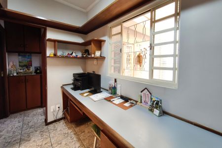 Casa à venda com 305m², 4 quartos e 3 vagasEscritório