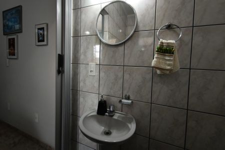 Casa à venda com 305m², 4 quartos e 3 vagasBanheiro de Serviço