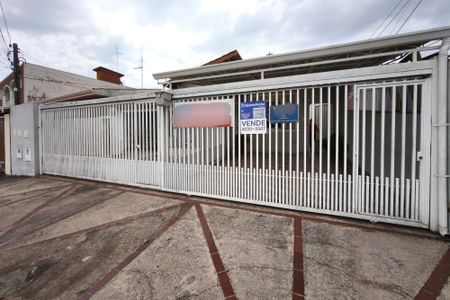 Casa à venda com 305m², 4 quartos e 3 vagasFachada