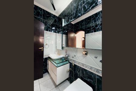 Casa de condomínio à venda com 243m², 3 quartos e 2 vagasBanheiro da Suíte 2