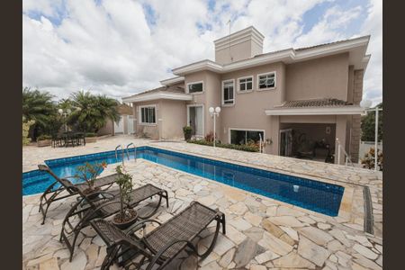 Casa à venda com 585m², 4 quartos e 2 vagas