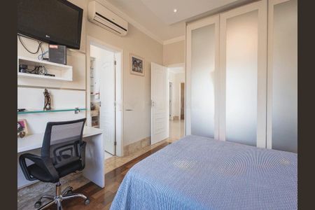 Casa à venda com 585m², 4 quartos e 2 vagas