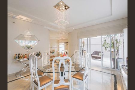 Casa à venda com 585m², 4 quartos e 2 vagas