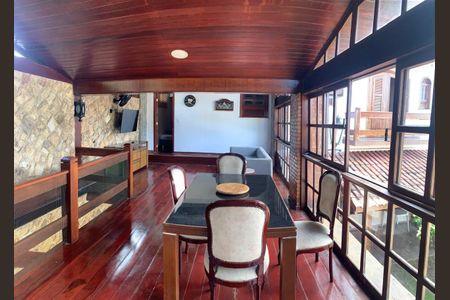 Casa à venda com 5 quartos, 260m² em Icaraí, Niterói