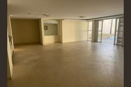 Casa à venda com 681m², 3 quartos e 7 vagasFoto 01
