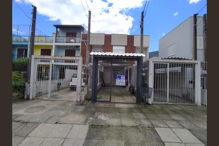 Casa para alugar com 82m², 2 quartos e 2 vagasFachada
