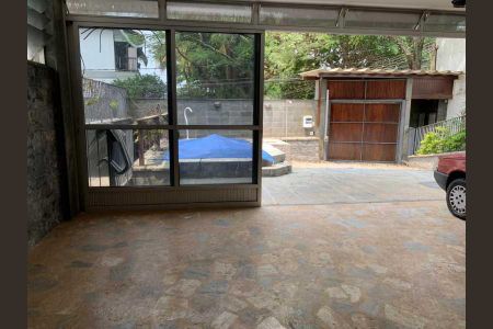 Casa à venda com 244m², 5 quartos e 5 vagas