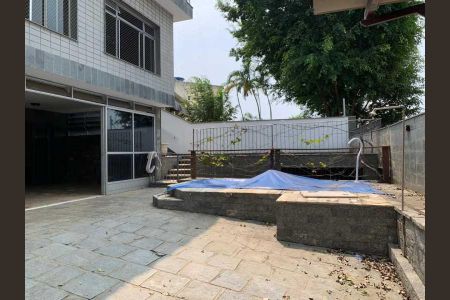 Casa à venda com 244m², 5 quartos e 5 vagas