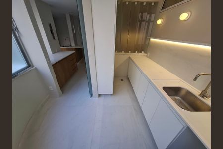 Apartamento à venda com 263m², 4 quartos e 1 vagaÁrea de serviço