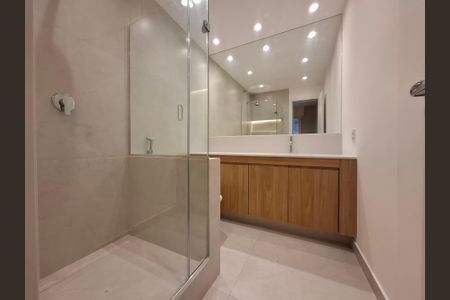 Apartamento à venda com 263m², 4 quartos e 1 vagaBanheiro da suíte 2