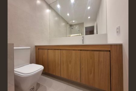 Apartamento à venda com 263m², 4 quartos e 1 vagaBanheiro da suíte 2