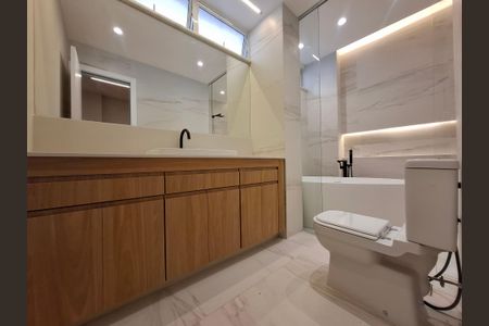 Apartamento à venda com 263m², 4 quartos e 1 vagaBanheiro da suíte 3