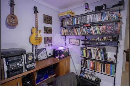 Casa à venda com 3 quartos, 240m² em Chora Menino, São Paulo