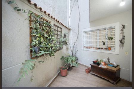 Casa à venda com 3 quartos, 240m² em Chora Menino, São Paulo