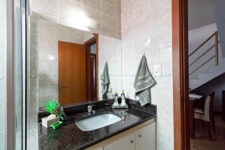 Apartamento à venda com 140m², 4 quartos e 2 vagas Apartamento à venda com 140m², 4 quartos e 2 vagasBanheiro social 1