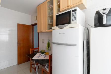 Apartamento à venda com 140m², 4 quartos e 2 vagas Apartamento à venda com 140m², 4 quartos e 2 vagasCozinha e Área de Serviço