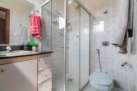 Apartamento à venda com 140m², 4 quartos e 2 vagas Apartamento à venda com 140m², 4 quartos e 2 vagasBanheiro da suíte