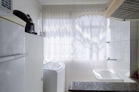 Apartamento à venda com 140m², 4 quartos e 2 vagas Apartamento à venda com 140m², 4 quartos e 2 vagasCozinha e Área de Serviço