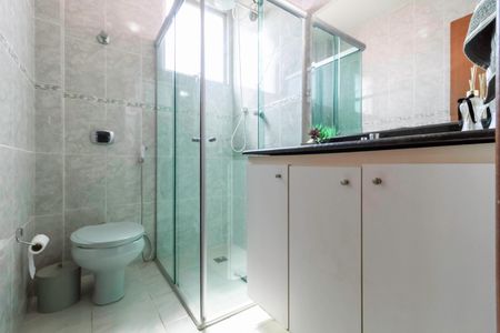 Apartamento à venda com 140m², 4 quartos e 2 vagas Apartamento à venda com 140m², 4 quartos e 2 vagasBanheiro social 1