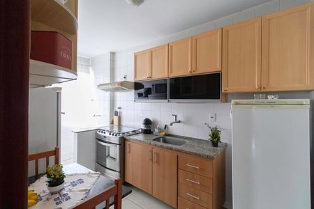 Apartamento à venda com 140m², 4 quartos e 2 vagas Apartamento à venda com 140m², 4 quartos e 2 vagasCozinha e Área de Serviço
