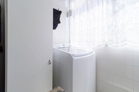 Apartamento à venda com 140m², 4 quartos e 2 vagas Apartamento à venda com 140m², 4 quartos e 2 vagasCozinha e Área de Serviço