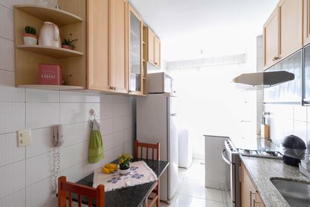 Apartamento à venda com 140m², 4 quartos e 2 vagas Apartamento à venda com 140m², 4 quartos e 2 vagasCozinha e Área de Serviço