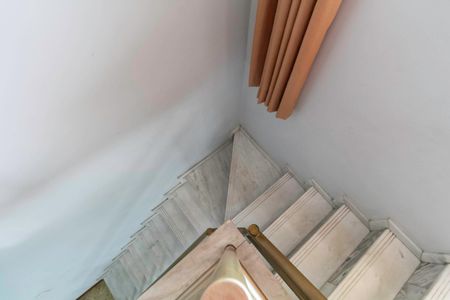 Apartamento à venda com 140m², 4 quartos e 2 vagas Apartamento à venda com 140m², 4 quartos e 2 vagasEscada