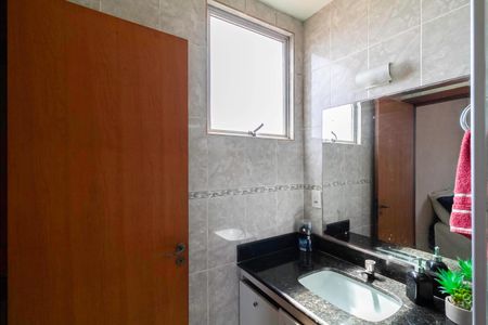 Apartamento à venda com 140m², 4 quartos e 2 vagas Apartamento à venda com 140m², 4 quartos e 2 vagasBanheiro da suíte
