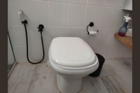 Casa à venda com 120m², 4 quartos e 2 vagasBanheiro