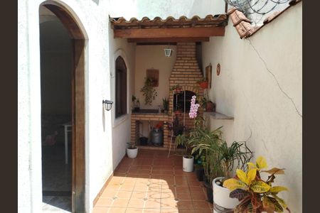 Casa à venda com 120m², 4 quartos e 2 vagasQuintal - Churrasqueira