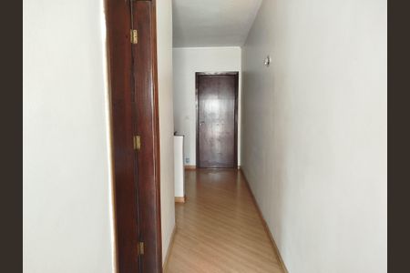 Casa à venda com 120m², 4 quartos e 2 vagasCorredor