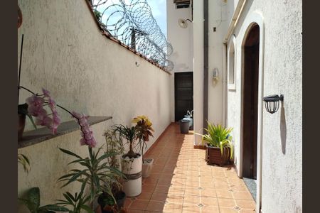 Casa à venda com 120m², 4 quartos e 2 vagasQuintal