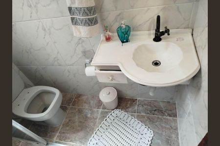 Casa à venda com 120m², 4 quartos e 2 vagasEdícula - Banheiro