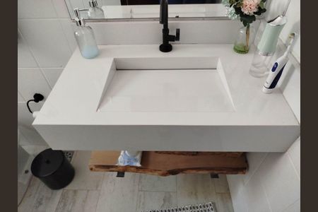 Casa à venda com 120m², 4 quartos e 2 vagasBanheiro