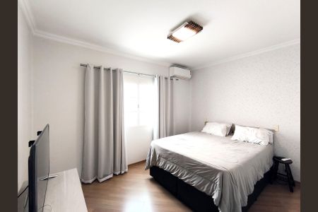 Casa de condomínio à venda com 249m², 3 quartos e 4 vagasSuíte