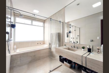 Casa de condomínio à venda com 249m², 3 quartos e 4 vagasBanheiro da Suíte