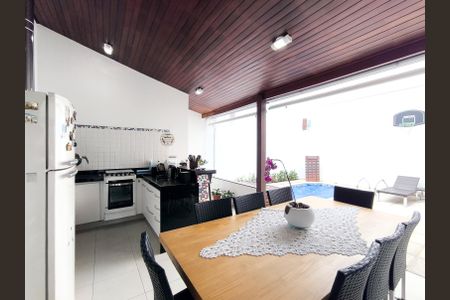 Casa de condomínio à venda com 249m², 3 quartos e 4 vagasÁrea Gourmet