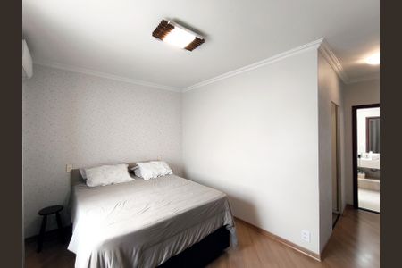 Casa de condomínio à venda com 249m², 3 quartos e 4 vagasSuíte