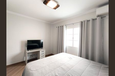 Casa de condomínio à venda com 249m², 3 quartos e 4 vagasSuíte