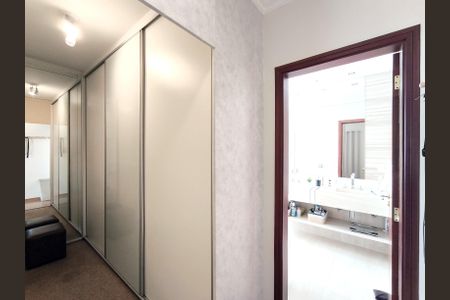 Casa de condomínio à venda com 249m², 3 quartos e 4 vagasSuíte