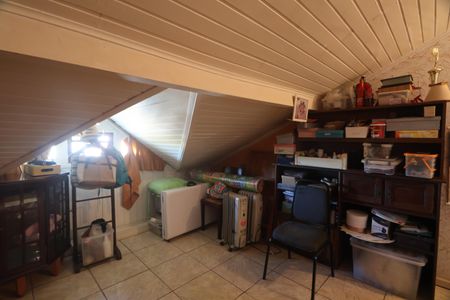 Casa à venda com 170m², 3 quartos e 5 vagasSótão