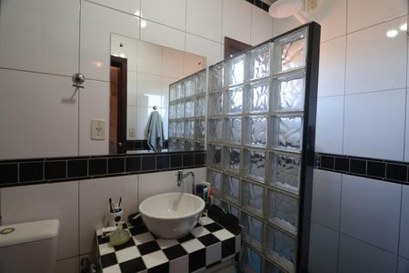 Casa à venda com 170m², 3 quartos e 5 vagasBanheiro da Suíte 2