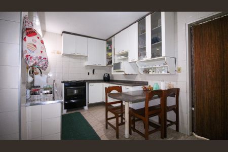 Casa à venda com 80m², 4 quartos e 2 vagas Casa à venda com 80m², 4 quartos e 2 vagasCozinha