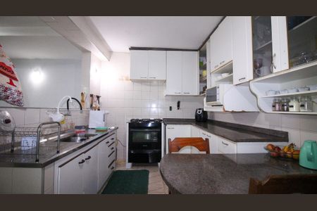 Casa à venda com 80m², 4 quartos e 2 vagas Casa à venda com 80m², 4 quartos e 2 vagasCozinha