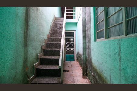 Casa à venda com 80m², 4 quartos e 2 vagas Casa à venda com 80m², 4 quartos e 2 vagasEscada