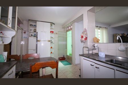 Casa à venda com 80m², 4 quartos e 2 vagas Casa à venda com 80m², 4 quartos e 2 vagasCozinha