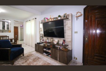 Casa à venda com 80m², 4 quartos e 2 vagas Casa à venda com 80m², 4 quartos e 2 vagasSala