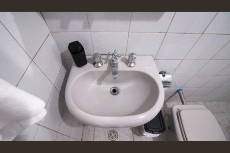 Casa à venda com 80m², 4 quartos e 2 vagas Casa à venda com 80m², 4 quartos e 2 vagasBanheiro 1